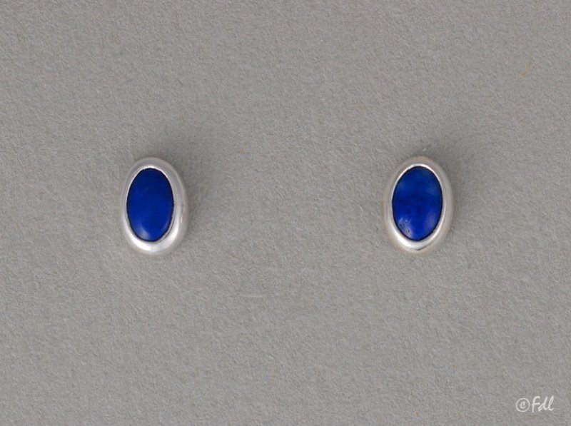 Clous d'oreilles avec lapis lazuli