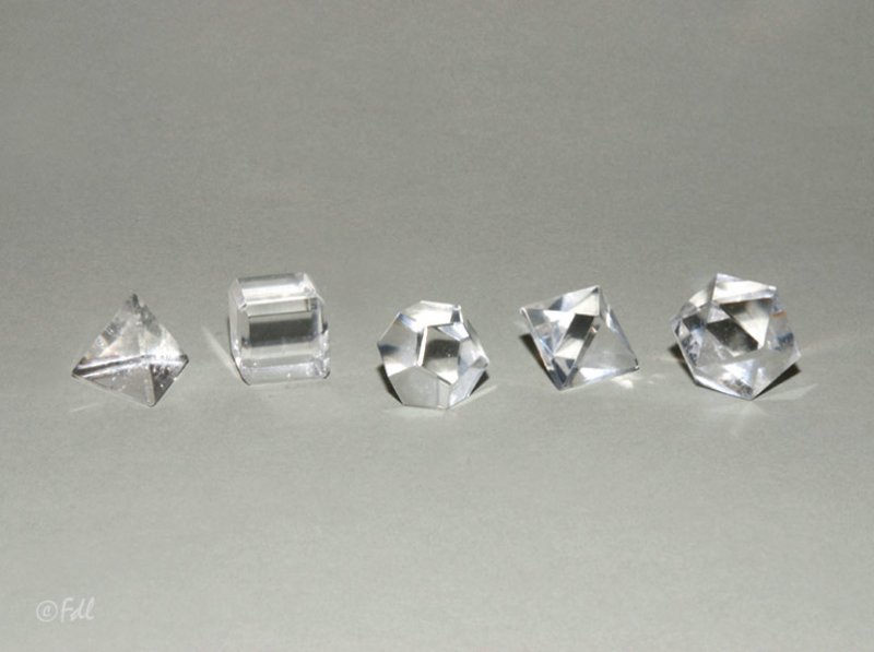 Set de solide de Platon fabriqué dans le même cristal du Mont Ganesh