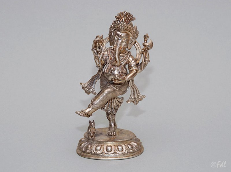 Ganesh dansant en argent  